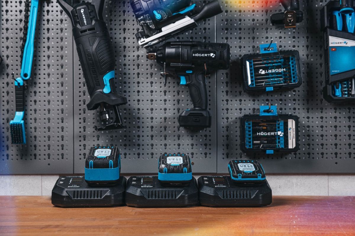 Set rotopercutor SDS+ acumulatori si incarcator 4Ah 18 V 2.2 J